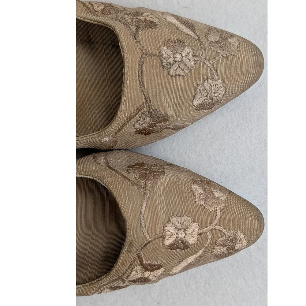 Premiere Collection Women 6.5W Champagne Floral Embroidered Kitten Heels